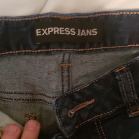 Express Shorts - Picture 4 of 4